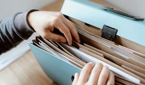 Ayudas para la contratación indefinida en Almería hasta 2026