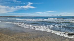 Hallan el cuerpo de un varón tras el arribo de una patera en la costa de Níjar