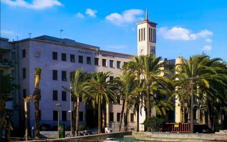 Recurre su expulsión pese a entrar ilegalmente por Almería, carecer de documentación y acumular antecedentes