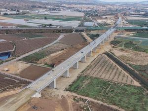 El suministro de piezas clave para la base de mantenimiento vuelven a alejar el AVE