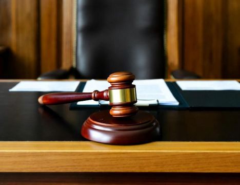 Sientan en el banquillo a dos empresarios por explotar laboralmente a mujeres indocumentadas en Almería