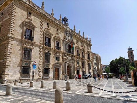 Agresión sexual a la hija menor de su pareja que tenía entre 5 y 8 años