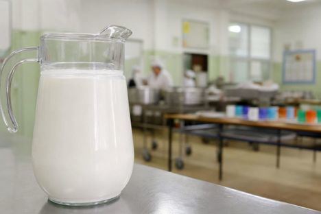 Almería asegura su suministro de leche escolar dentro del nuevo plan de la Junta