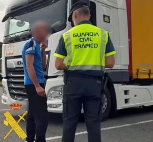 Sorprendido un camionero que utilizaba la tarjeta de otra persona para evitar los descansos obligatorios