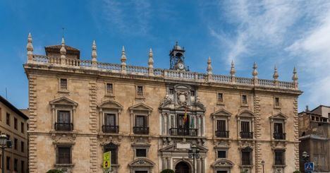 Confirmada la condena de prisión a un hostelero de Almería por amenazas e insultos homófobos en San José