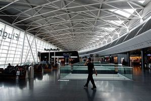 Volar a Almería desde Madrid en agosto: el lujo que no debería serlo