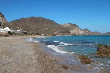 Hallado un cadáver en una cala de difícil acceso en Almería