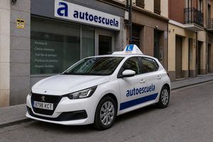 8.000 alumnos de Almería atrapados en el colapso de los exámenes prácticos de conducir