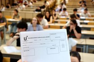 Medicina y Enfermería blindan sus notas en Almería tras la primera criba universitaria