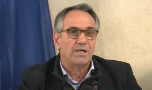 El nuevo contrato de zonas verdes arranca con 17 trabajadores más y casi el doble de equipos de poda