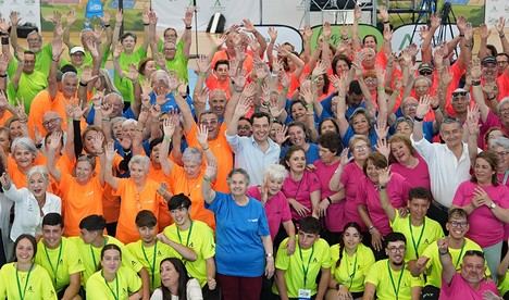 Moreno destaca el papel de los mayores en Andalucía para un futuro próspero