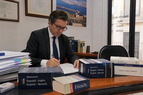 Extranjería en Almería: cuándo un documento extranjero necesita traducción certificada (y cuándo no)