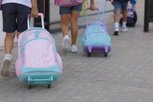 El coste escolar ahoga a las familias de Almería: casi un tercio necesitará créditos