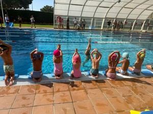 Clausuran el segundo turno de cursos de natación en la Piscina Municipal de Vícar