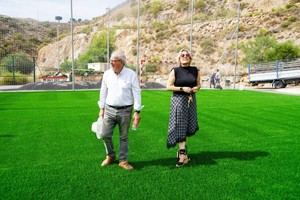 Mejoras en el campo de fútbol-5 de La Envía avanzan rápidamente