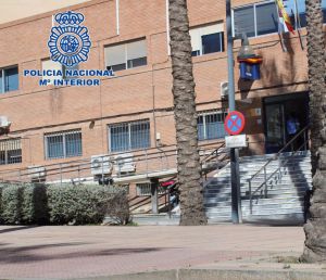 Detenido en El Ejido por obligar a una mujer a tocarle los genitales en una tienda