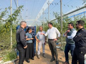 Garrido apoya a agricultores nijareños y vuelve a reclamar más guardias civiles