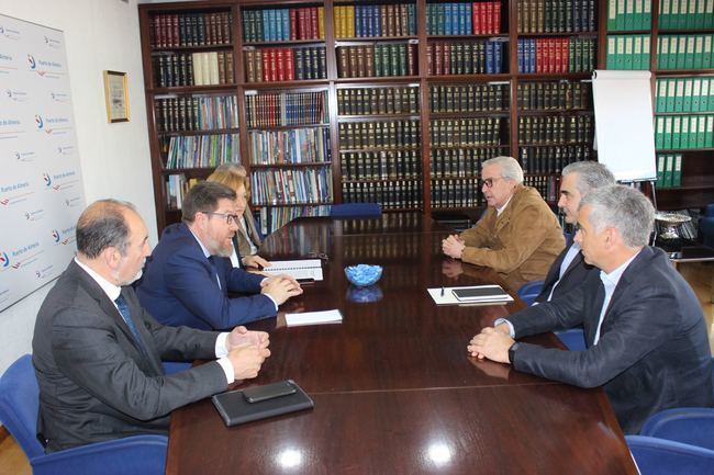 Junta y Autoridad Portuaria de Almería apuestan por el transporte marítimo de hortalizas