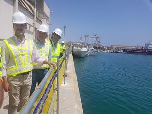 La Junta inicia las obras de emergencia para reparar el muelle de la lonja de Carboneras