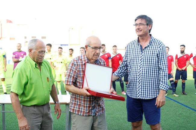 José Antonio Parrilla recibe un merecido homenaje