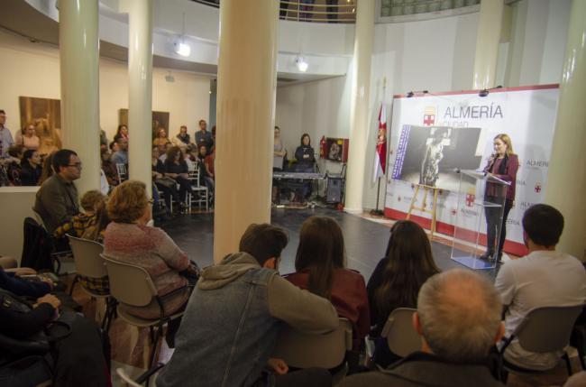 ‘Versos Que Abrazan’, palabra y danza para sensibilizar contra la violencia de género
