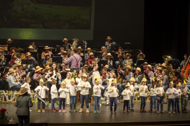 La Agrupación Musical San Indalecio lo pasa en grande con ‘Los Músicos de Bremen’