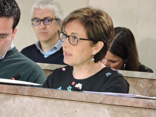 Valverde dice al alcalde que busque en Google cómo dignificar los mercadillos
