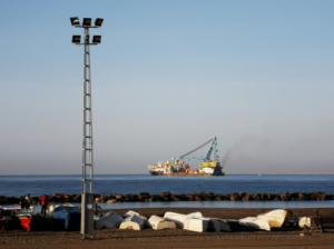 El Saipem 3000 abandona el Puerto de Almería tras casi tres meses de mantenimiento