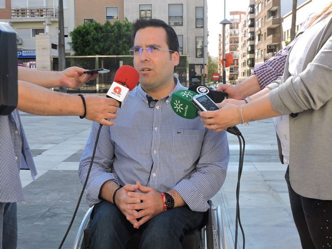 El PSOE quiere una movilidad con mejor bus, lanzaderas al centro, peatonalización y bicis en alquiler