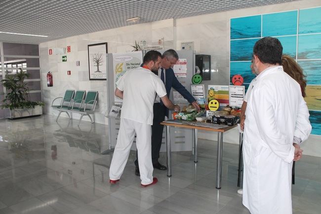 El Hospital El Toyo se suma a la celebración del Día del Celiaco