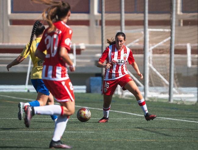 Almería busca mantener el liderato ante Málaga CF B
