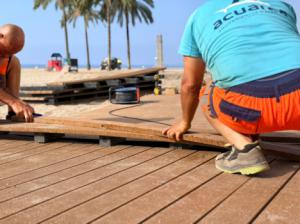 Nuevas pasarelas accesibles de plástico reciclado en las playas de Roquetas