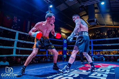 Salvador Barón, del Club Almería Boxing, vence en un ‘Duelo de Invictos’