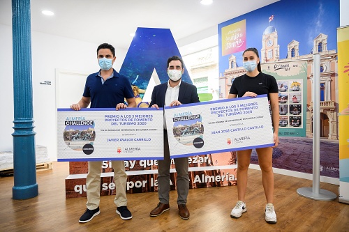 Los almerienses proponen promocionar la ciudad con visitas a invernaderos, música y drones