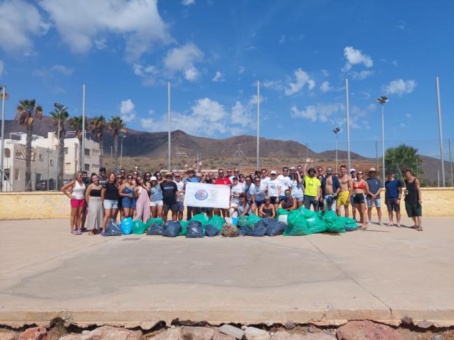 Nueva limpieza solidaria de fondos marinos en la Isleta del Moro