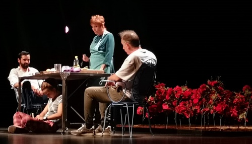 Verónica Forqué brilla en Adra con ‘Las cosas que sé que son verdad’