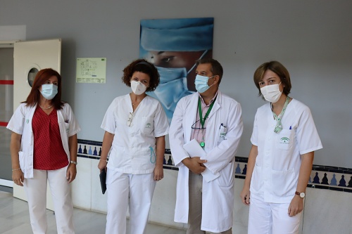 El Hospital de Poniente apuesta por la humanización en la atención a pacientes ostomizados