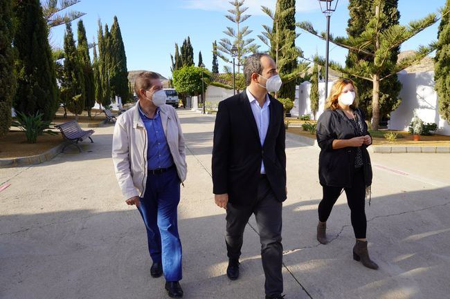El Ayuntamiento de Carboneras embellece el cementerio y activa su protocolo por #COVID19