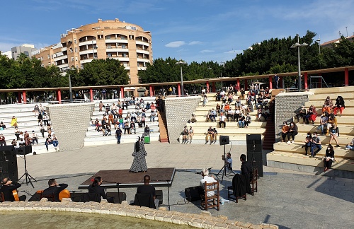 María La Rabota y su grupo abren ‘El Baúl de los Recuerdos Flamencos’ en el Anfiteatro