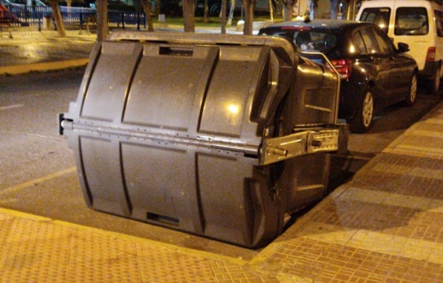 El Ayuntamiento de Adra atiende una veintena de incidencias por el viento