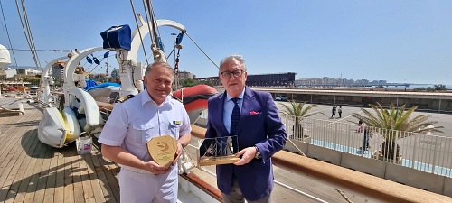 Turistas europeos, americanos y australianos del crucero ‘Star Flyer’ desembarcan en Almería
 