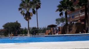 El nudismo no puede ser obligatorio en una piscina comunitaria