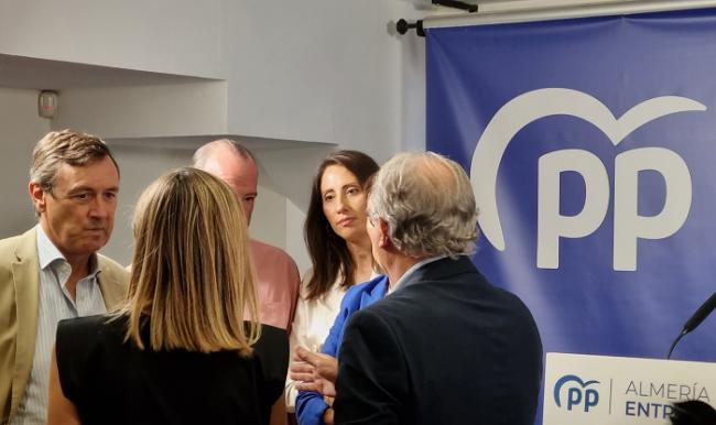 El PP pide a los diputados socialistas de Almería que 'den una pensada' a su voto en la investidura