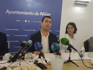Aglomeraciones en Agua Amarga preocupan al alcalde de Níjar