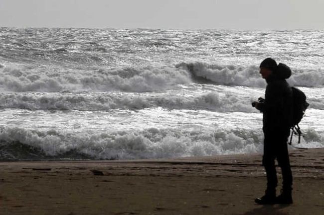 Aviso amarillo por oleaje y vientos en Almería este miércoles