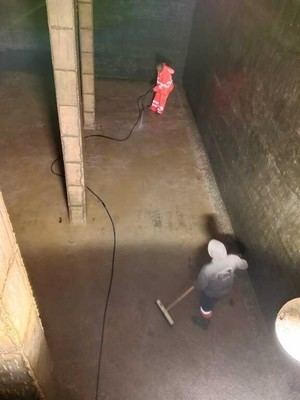 Concluye limpieza de depósitos de agua en Celín y comienza en Dalías