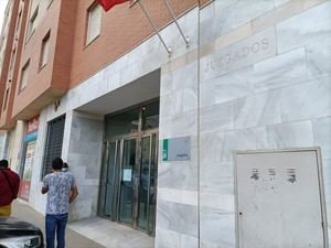 El consejero Nieto admite que el Registro Civil de Roquetas está colapsado