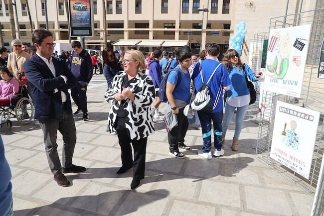 El Ejido se ilumina de azul por el Día Mundial del Autismo