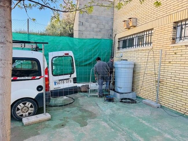 Dalías mejora el suministro de agua en el CEIP Luis Vives con nueva bomba de presión