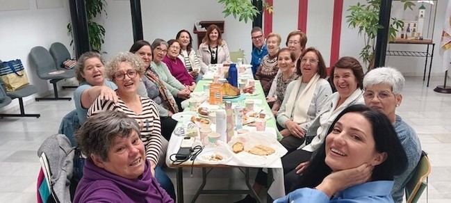 Desayuno de convivencia cierra el curso 'Cuenta Conmigo' en Dalías para mayores